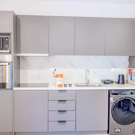 1br Near And Center Lutráki