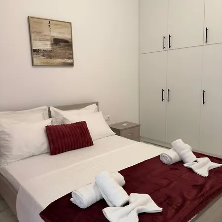 1br Near And Center Lutráki