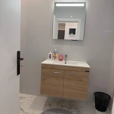1br Near And Center Lutráki