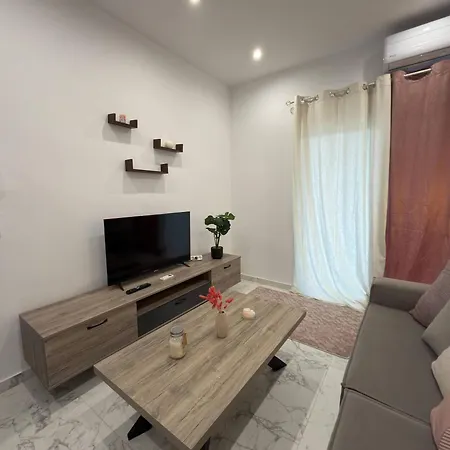 1br Near And Center Apartman *