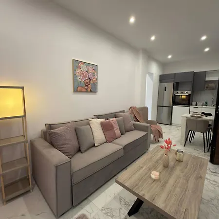 1br Near And Center Apartman *