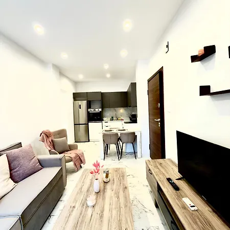 1br Near And Center
